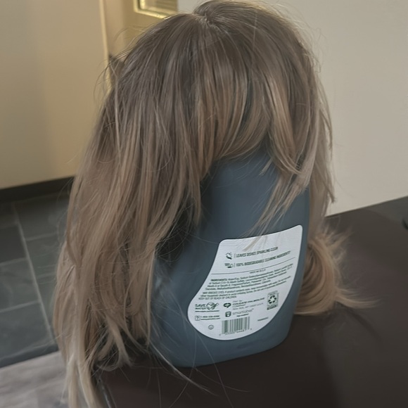 BEAUTIFUL WIG! Dark top of head, blonde throughout. Soft with bangs and layers. - Picture 3 of 9